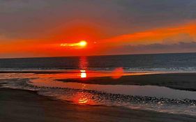 Resort Breeze- 2 Bedroom Pools, Hot Tub, Tennis, Beach